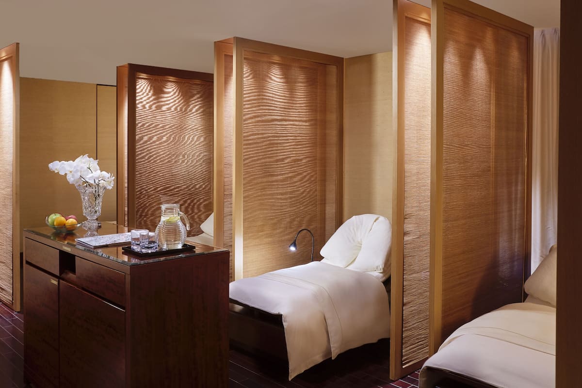 couples treatment room(s), sauna, hot tub, body treatments, body scrubs