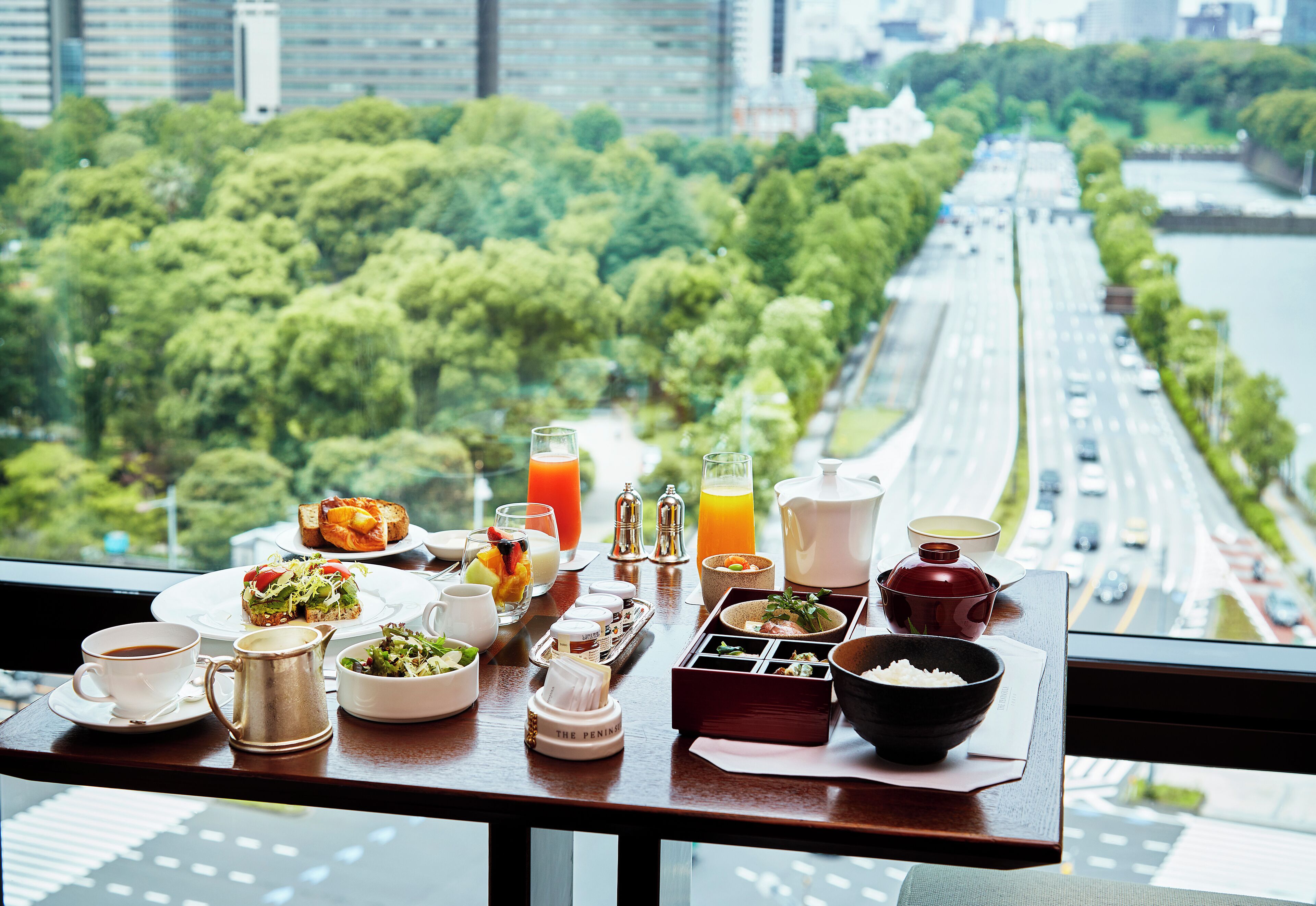 Der serveres frokost og aftensmad