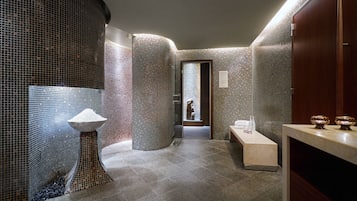 Espace de soins pour les couples, sauna, bain Ă remous, soins corporels