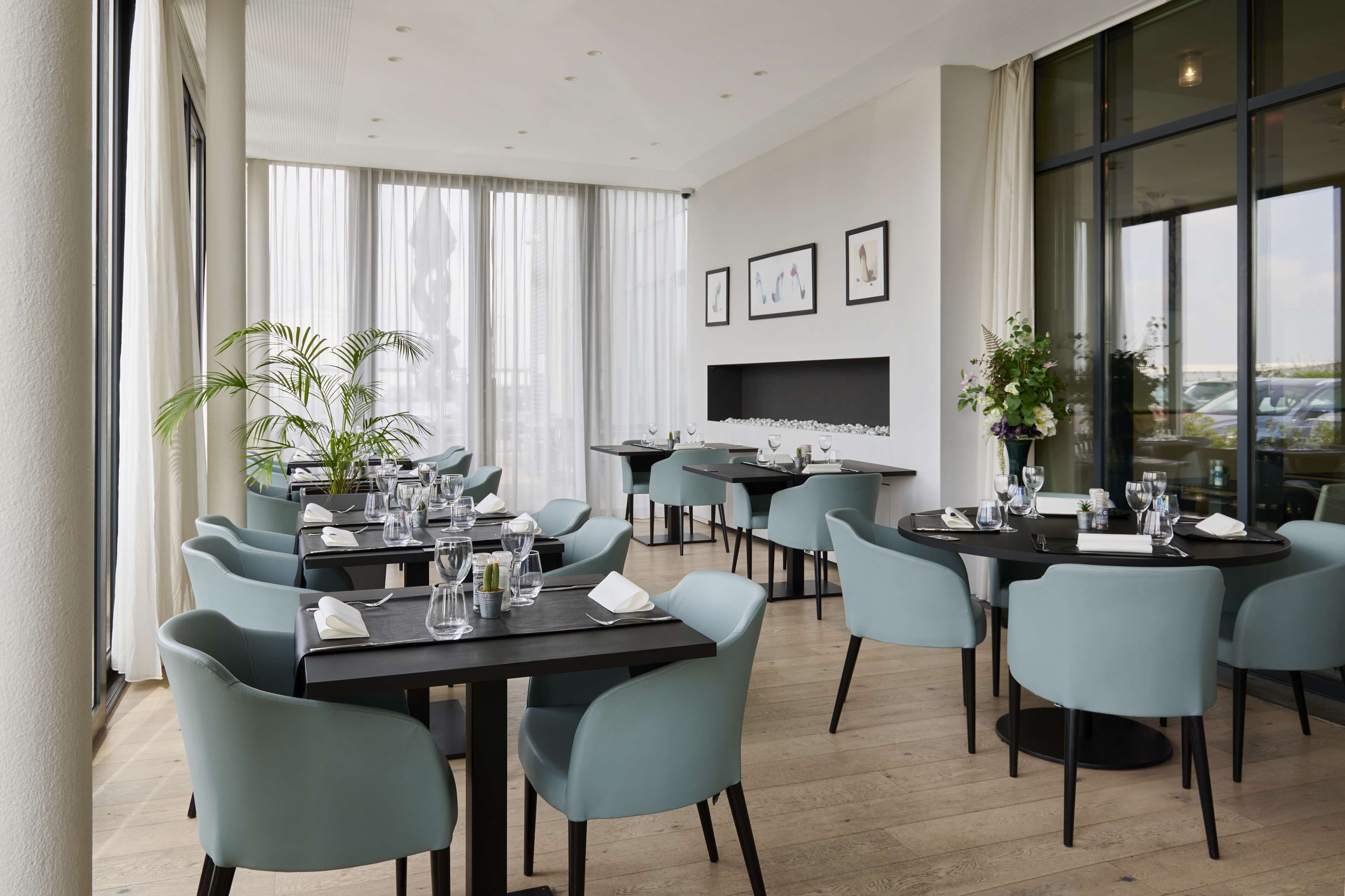 Lunch and dinner served