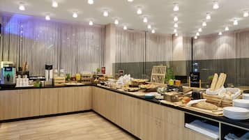 Daily buffet breakfast for a fee