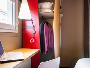Ropa de cama de alta calidad y escritorio 