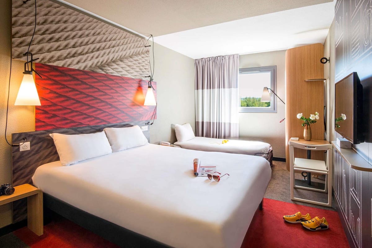 Quarto standard, 1 cama de casal e sofá-cama (1 place) | Roupas de cama premium, escrivaninha, espaço de trabalho para notebook