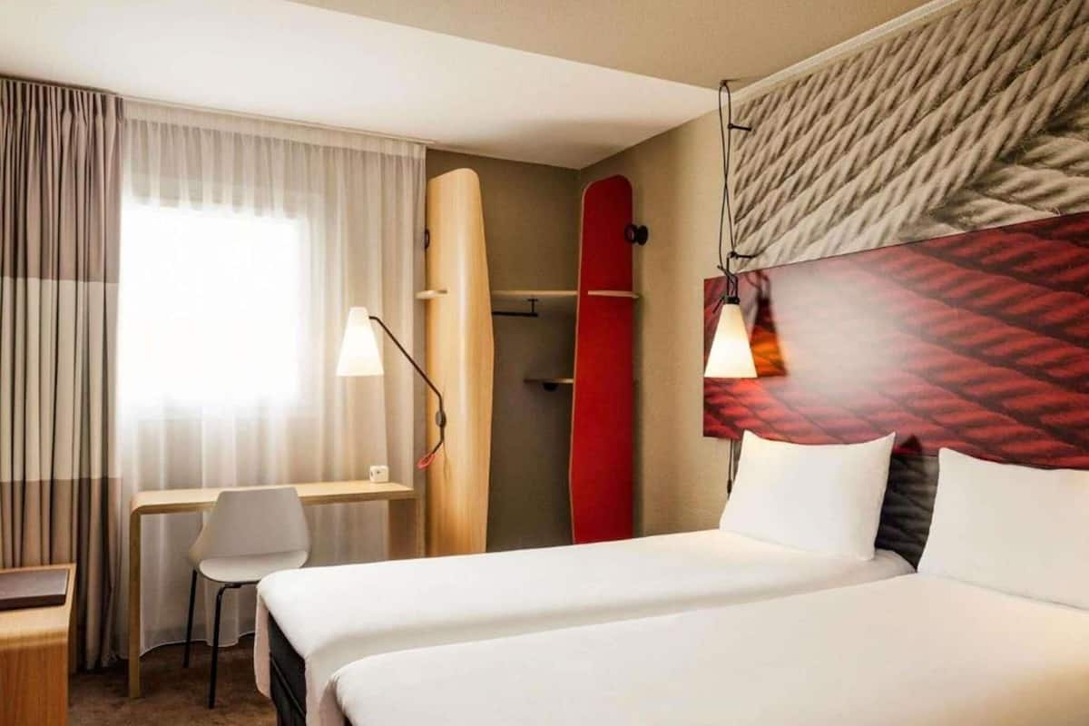 Ropa de cama de alta calidad y escritorio 