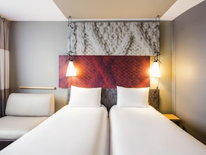 Ropa de cama de alta calidad y escritorio