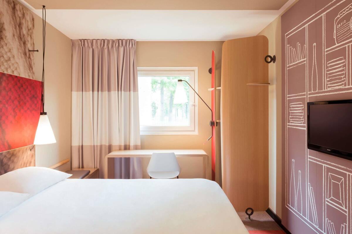 Standard Room, 1 Double Bed | Premium bedding, desk, laptop workspace, blackout curtains