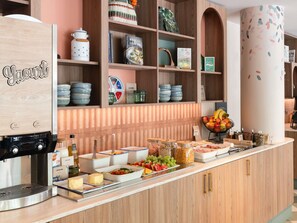 Petit déjeuner buffet (13.90 EUR par personne)