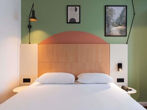 Standard Room, 1 Double Bed with Sofa bed | In-room safe, desk, soundproofing, iron/ironing board