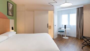 Een kluis op de kamer, een bureau, geluiddichte muren