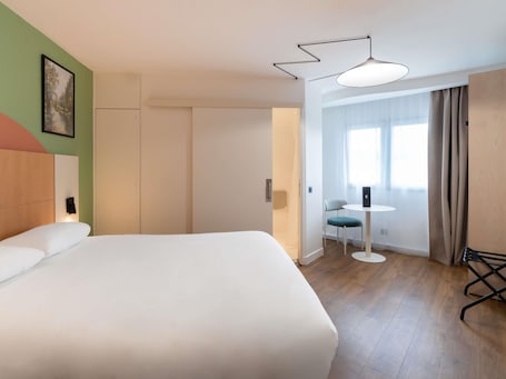 Zimmersafe, Schreibtisch, schallisolierte Zimmer, Bügeleisen/Bügelbrett. ibis Marne La Vallée Val d'Europe