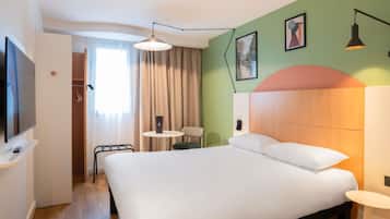 Caja de seguridad en la habitación y escritorio