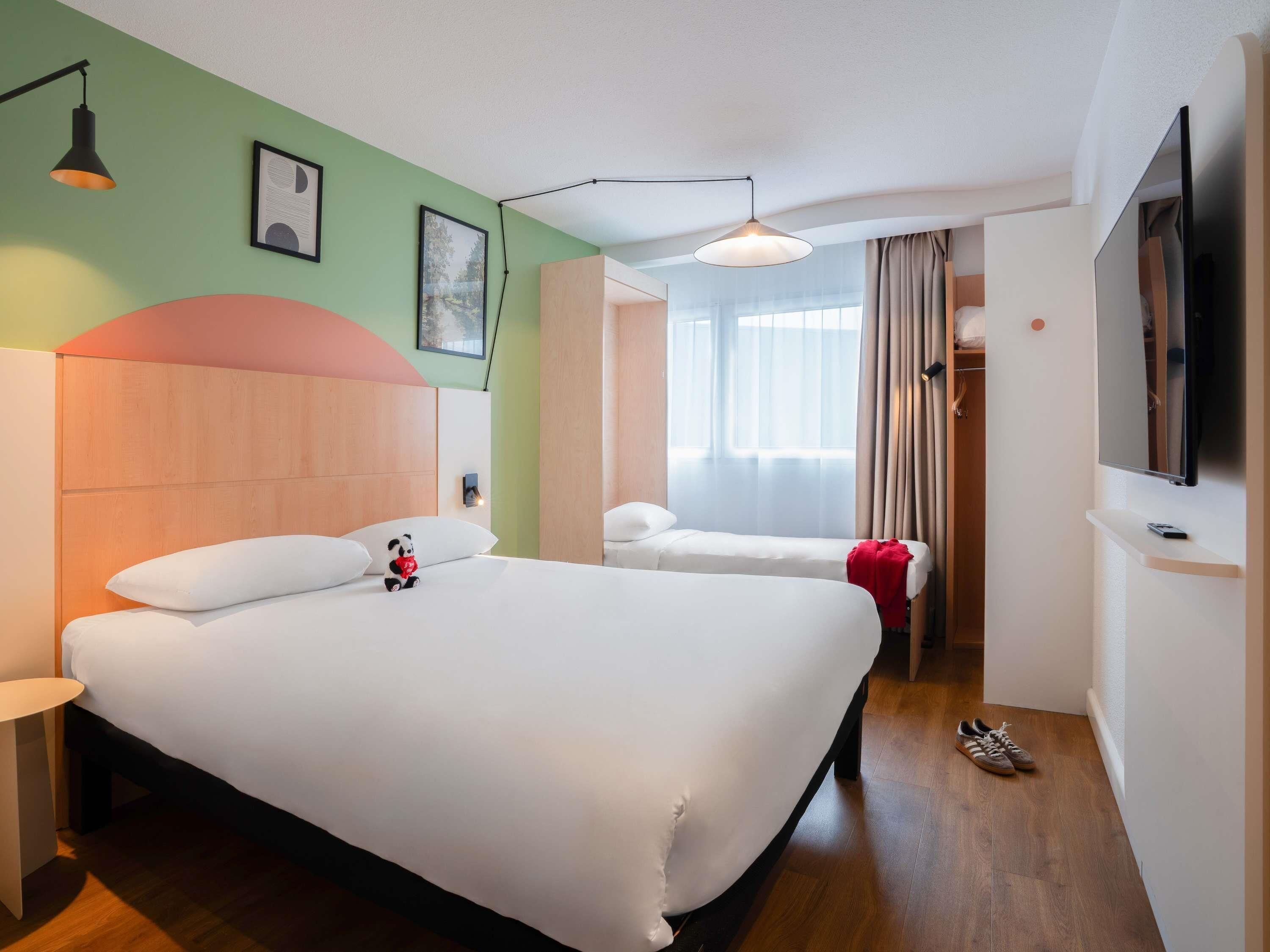 standard room, 1 double bed with sofa bed | in-room safe, desk, soundproofing, iron/ironing board