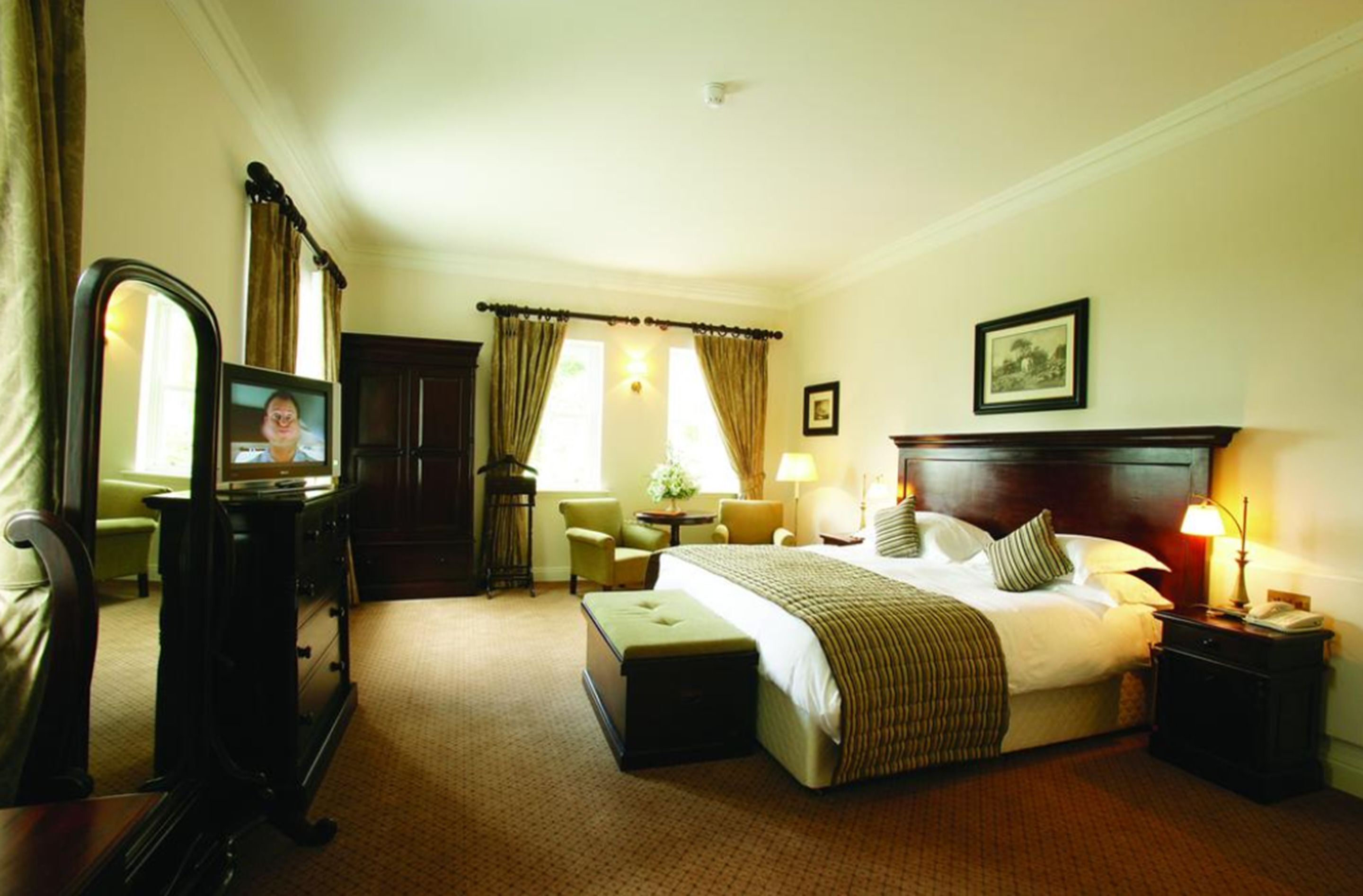 Premium bedding, in-room safe, desk, iron/ironing board