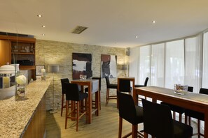Serveert ontbijt en diner, Duitse gerechten