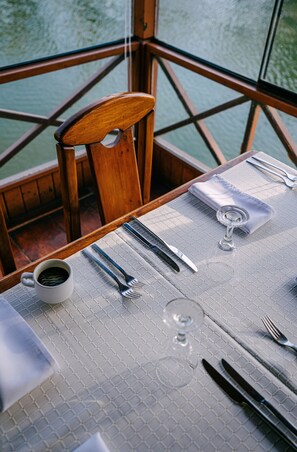 Breakfast, lunch, dinner and brunch served  - Hotel El Lago by Luoxo (Arequipa)