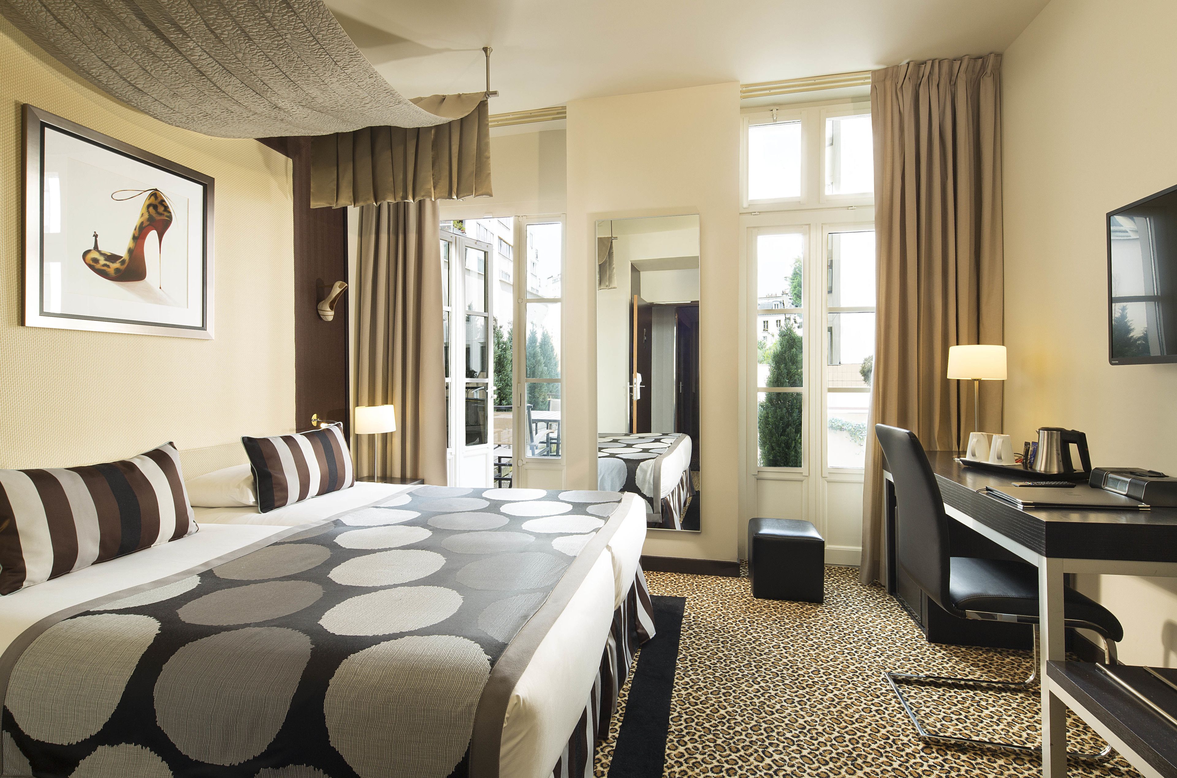 comfort room | premium bedding, minibar, in-room safe, desk