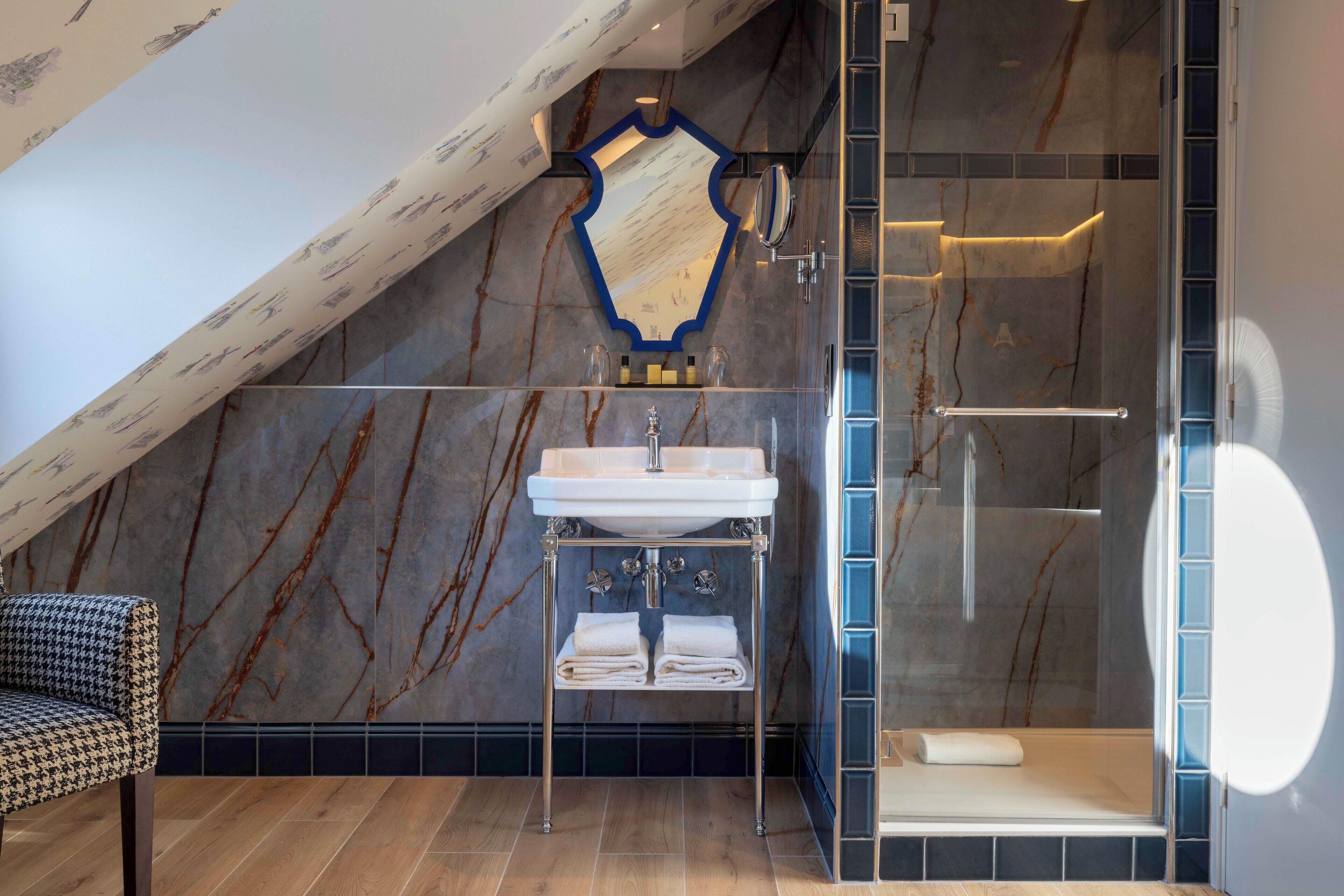 Chambre Familiale, chambres communicantes | Salle de bain | Articles de toilette écologiques, sèche-cheveux, chaussons