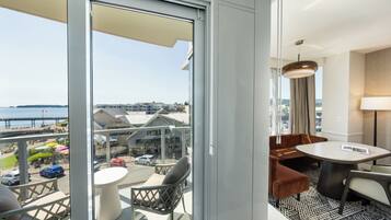 The Stillwater Suite | Terras