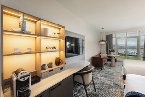 Seaview Queen | 埃及棉床单、高档床上用品、客房内保险箱、遮光窗帘
