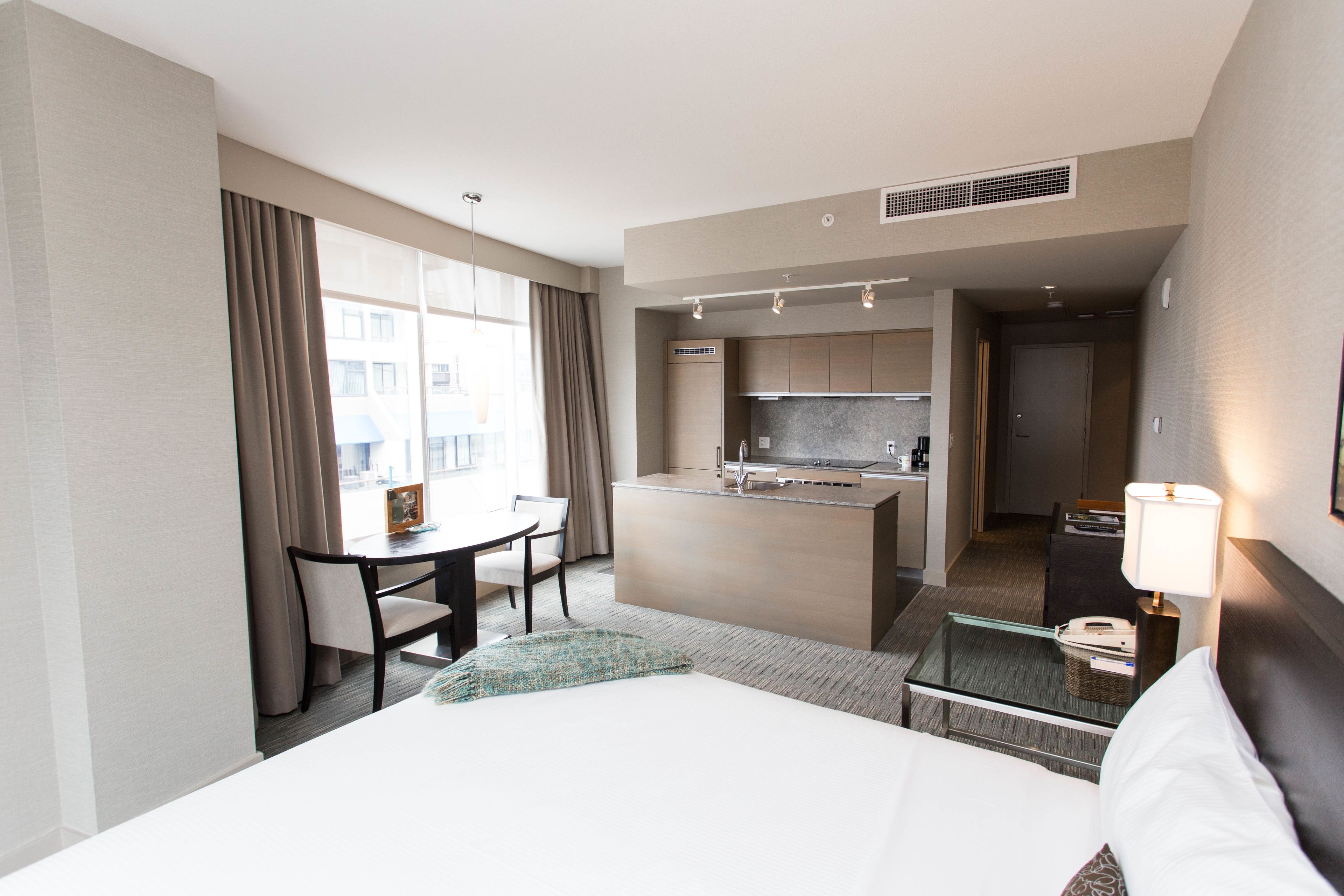 studio suite, 1 king bed | egyptian cotton sheets, premium bedding, in-room safe, blackout curtains