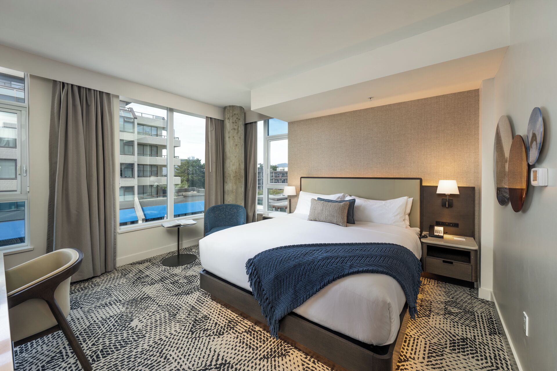 Seaport King | Egyptian cotton sheets, premium bedding, in-room safe, blackout curtains