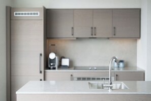 The Townview Suite | 私人厨房 | 冰箱、茶具/咖啡用具、电热水壶