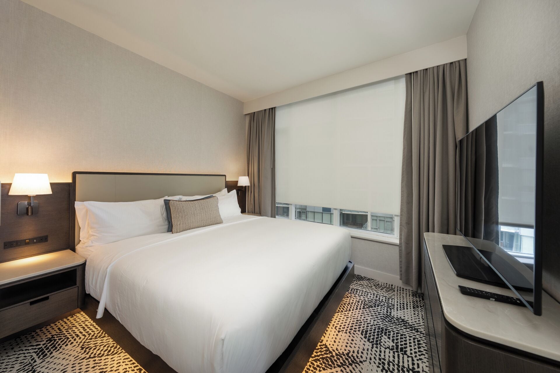 The Grand Pier Suite | 埃及棉床单、高档床上用品、客房内保险箱、遮光窗帘