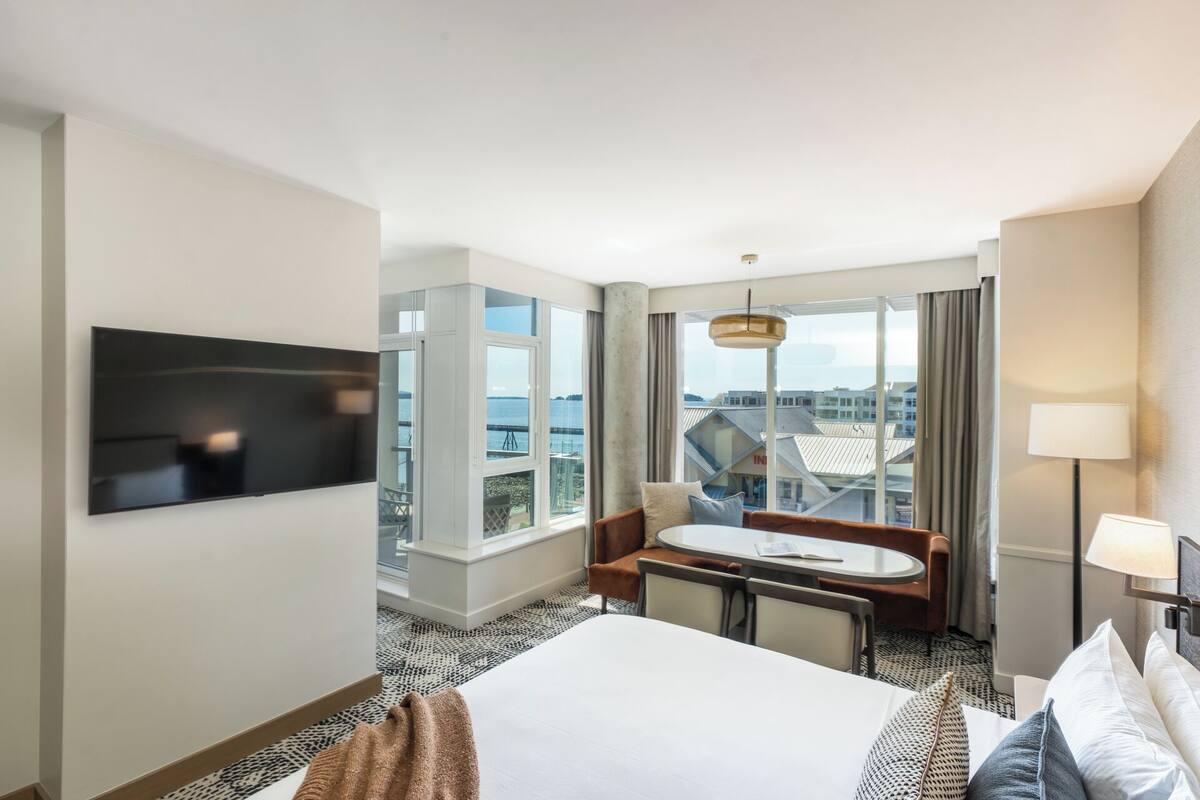 The Stillwater Suite | Egyptian cotton sheets, premium bedding, in-room safe, blackout drapes