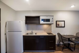 Escritorio y espacio para trabajar con laptop 