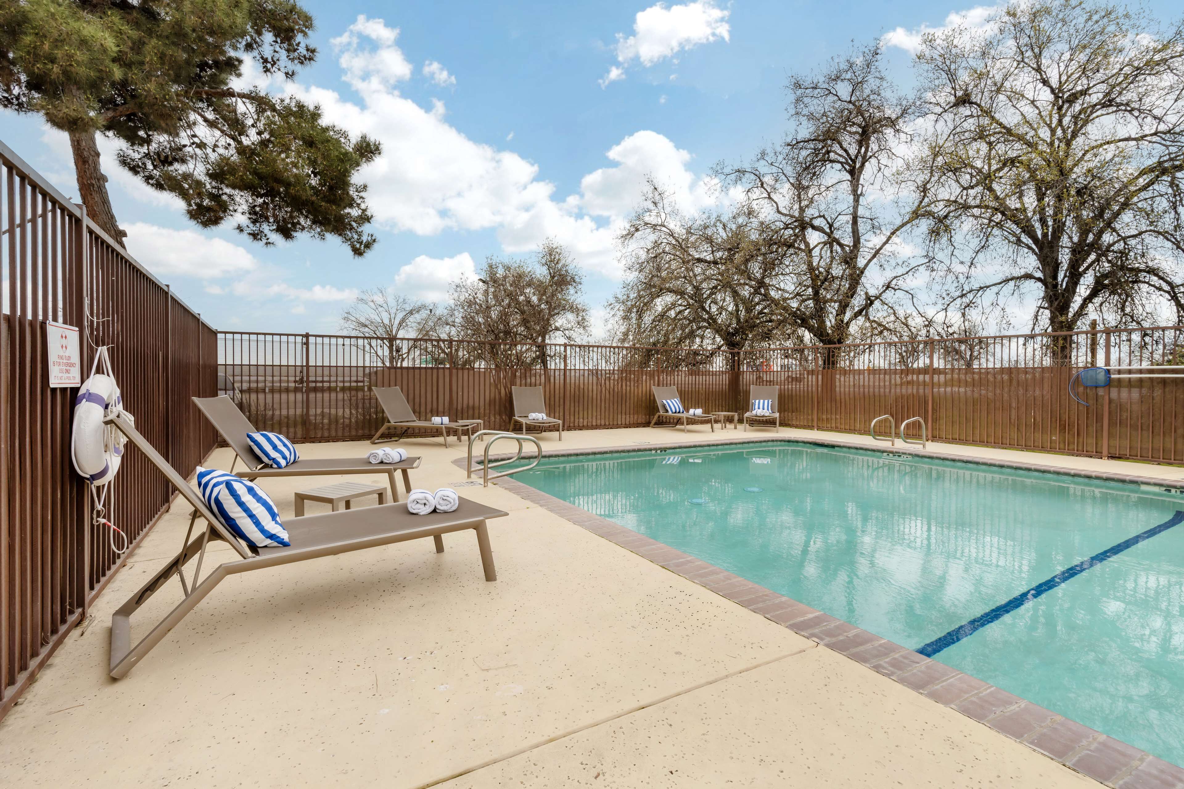 Photo - Best Western Visalia Hotel