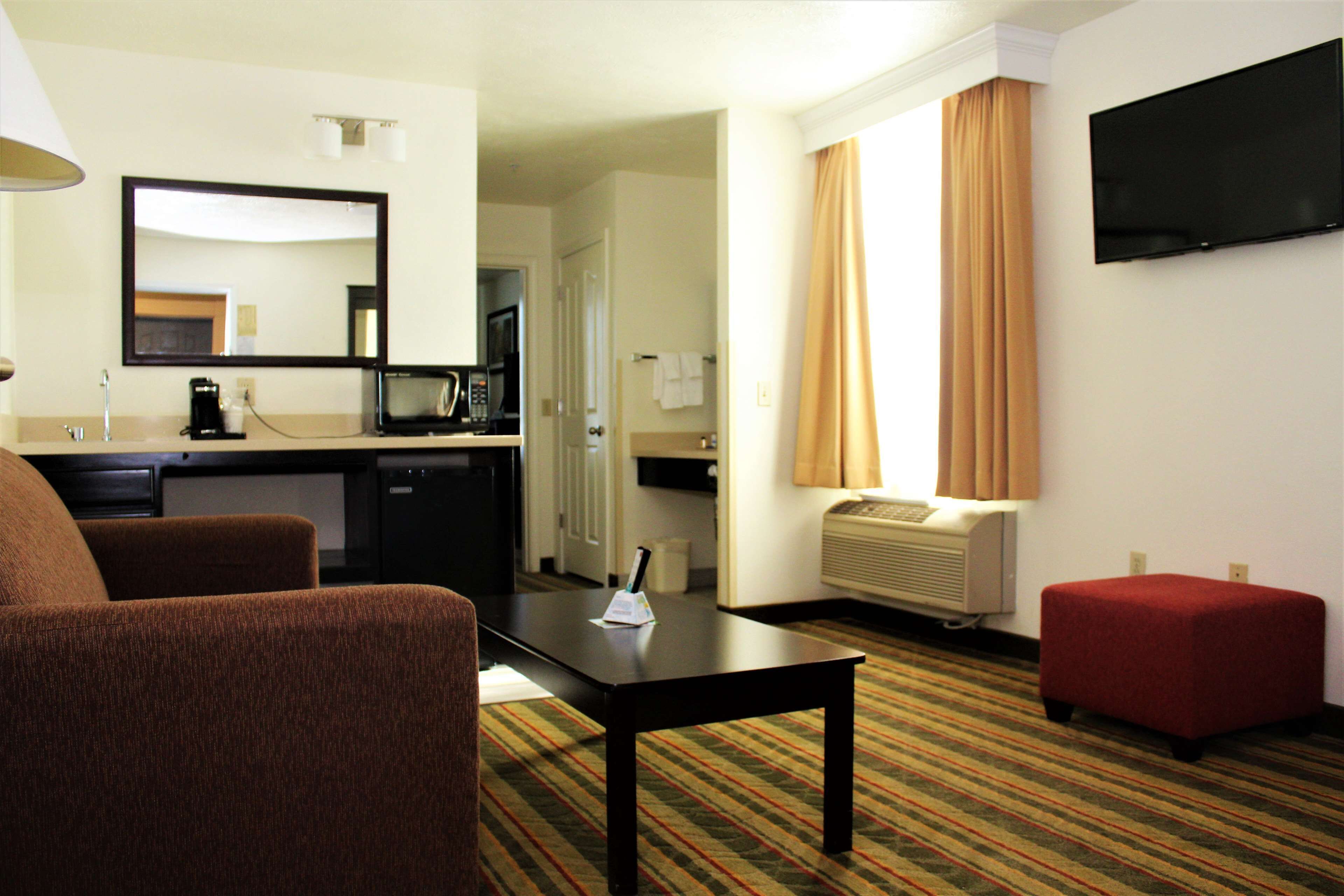 Photo - Best Western Visalia Hotel