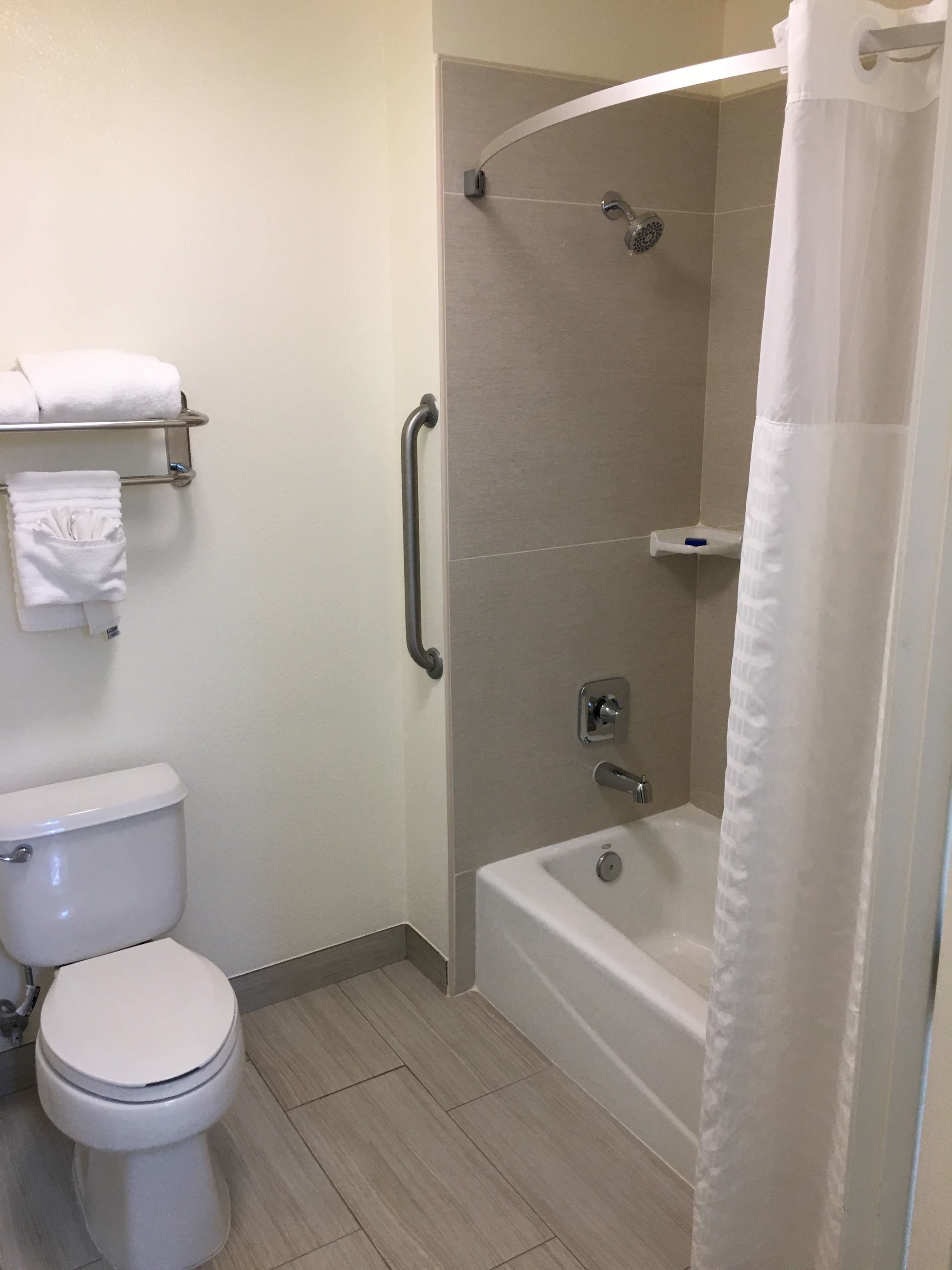 Photo - Best Western Visalia Hotel