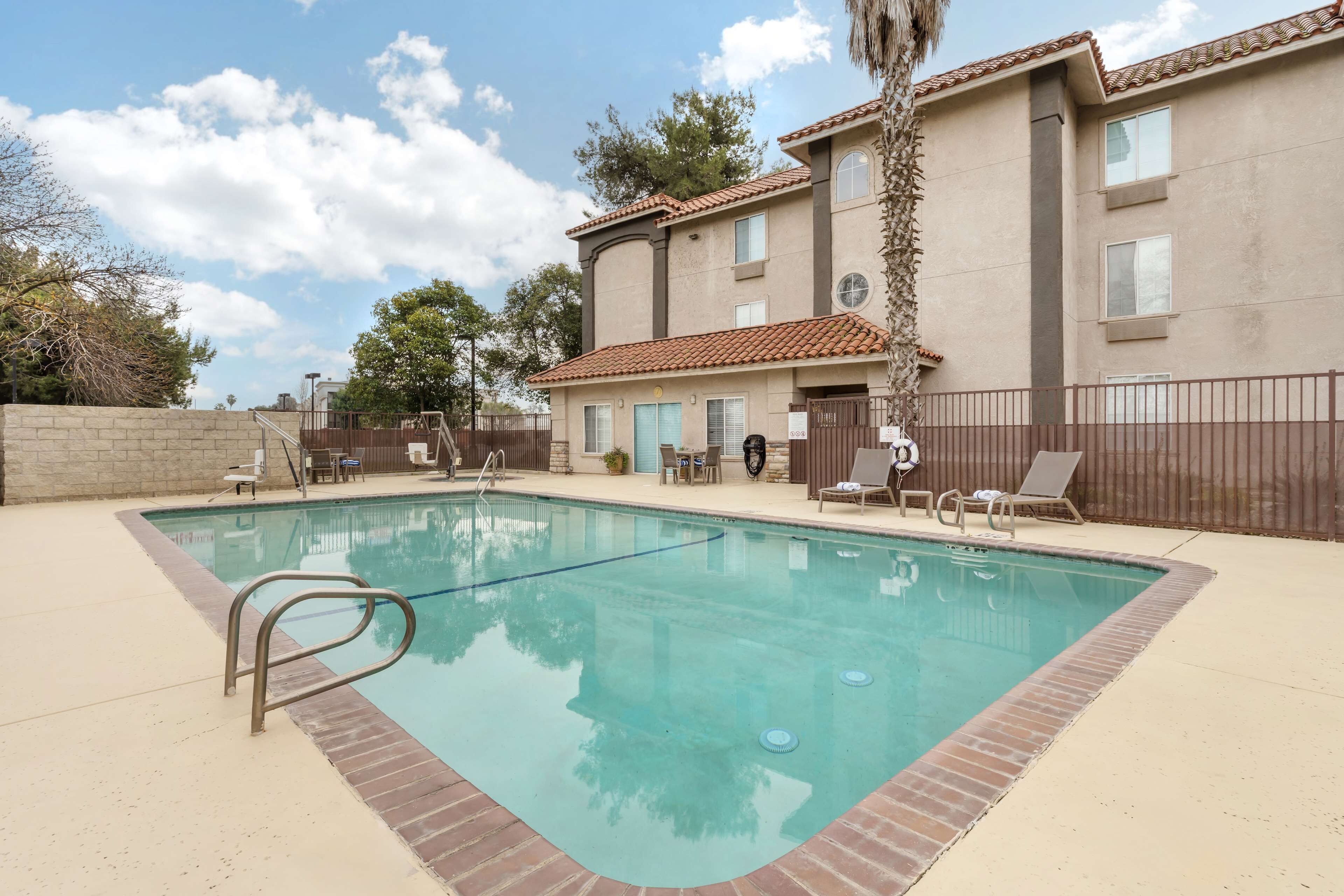 Photo - Best Western Visalia Hotel