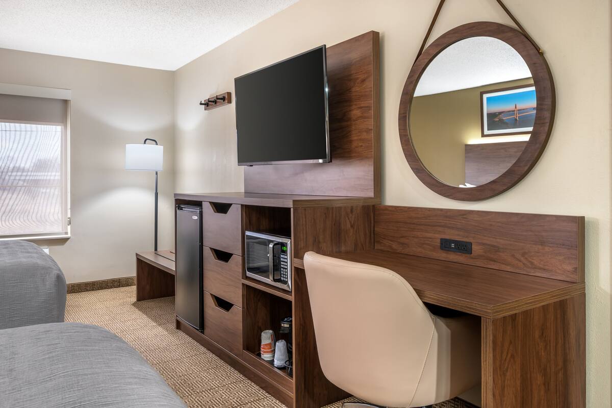 2 queen beds (non smoking) | television