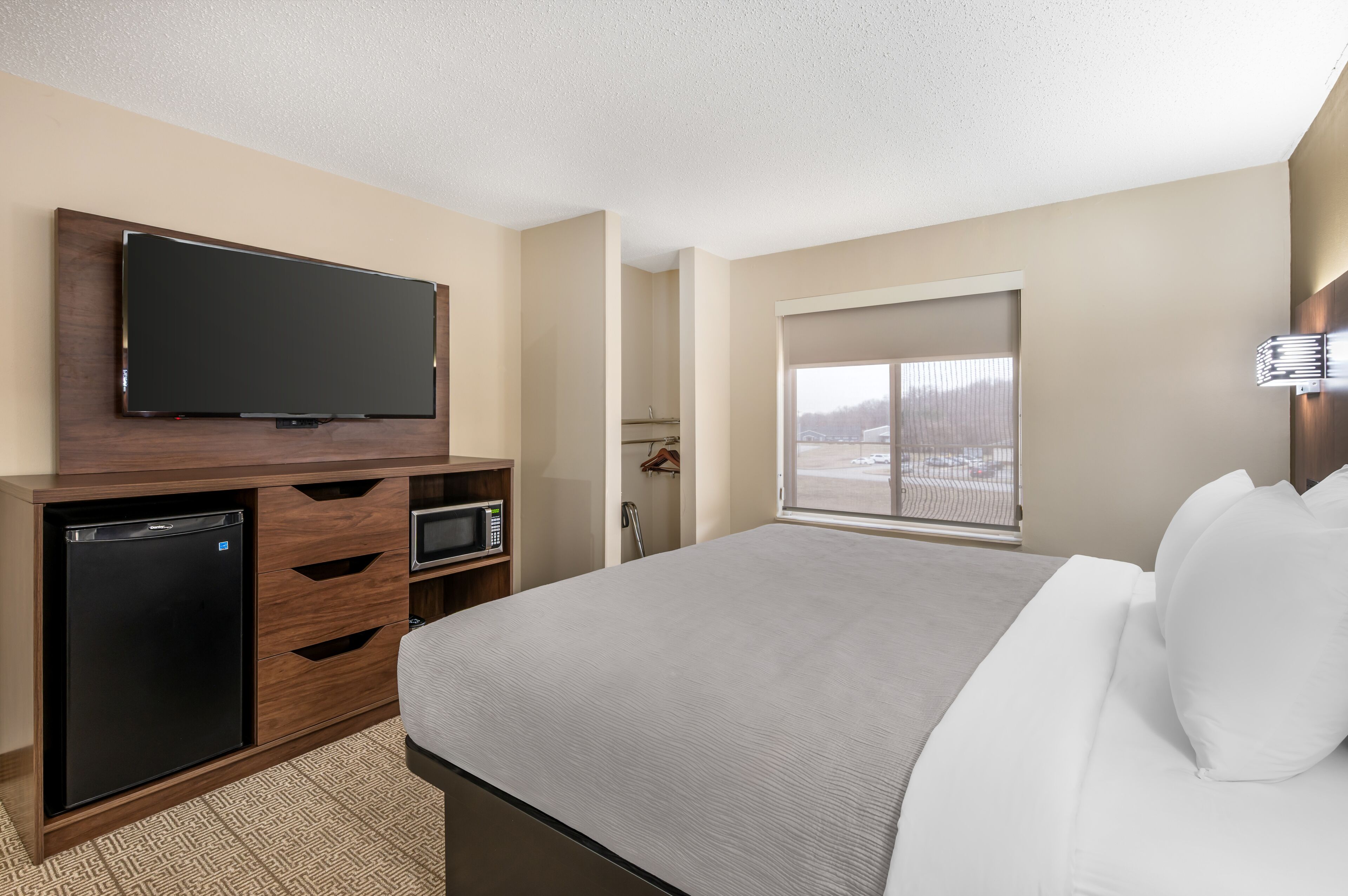 1 king bed (mobility accessible, non smoking) | hypo-allergenic bedding, iron/ironing board, free wifi, bed sheets