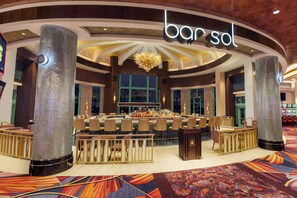Cocktail bar, ocean views, open daily
