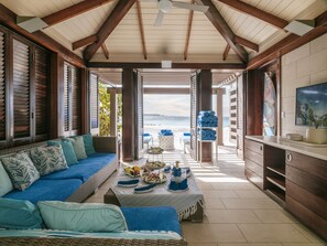 Private beach, white sand, beach cabanas, sun-loungers - The Cove at Atlantis (Paradise Island)