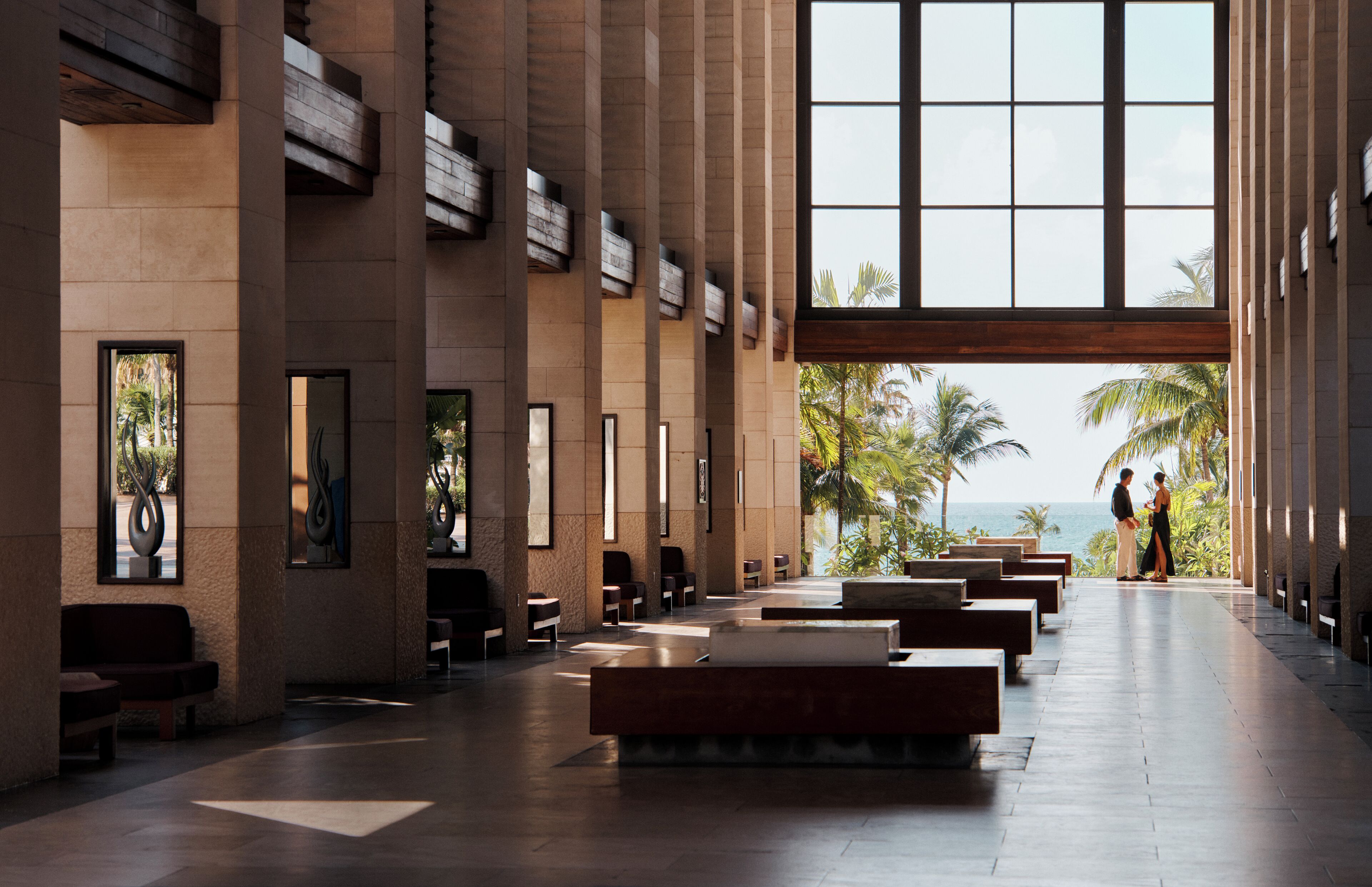 cocktail bar, ocean views, open daily