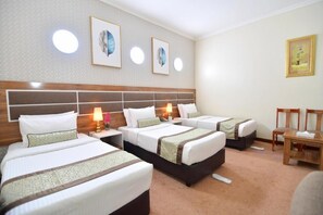 Triple Room | In-room safe, desk, soundproofing, free WiFi - Nejoum Al Emarate (Sharjah)