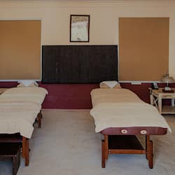 Body treatments, facials, 2 treatment rooms, manicures and pedicures