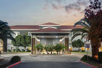La Quinta Inn & Suites by Wyndham Visalia/Sequoia Gateway