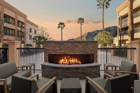Courtyard. Courtyard by Marriott Santa Clarita Valencia