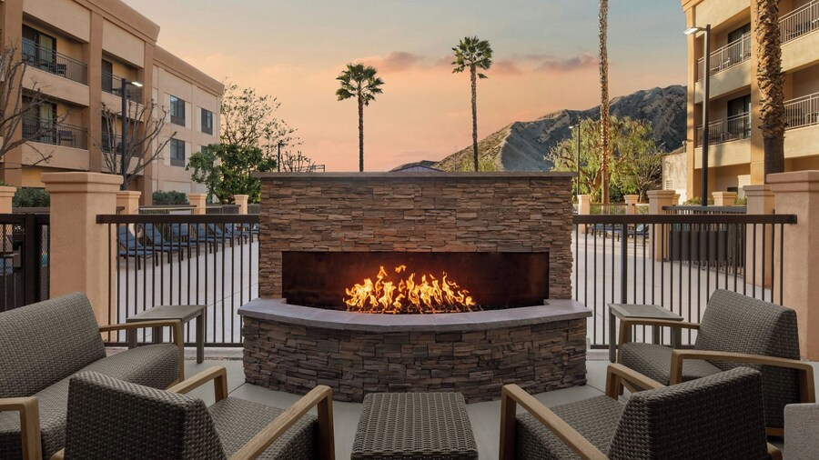 Courtyard by Marriott Santa Clarita Valencia
