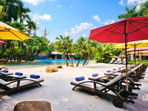 On the beach - InterContinental Shenzhen by IHG (Shenzhen)