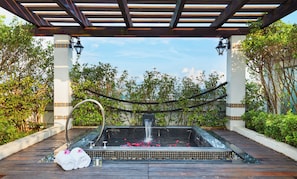 A spa area with a hot tub, wooden deck, and surrounding greenery. - InterContinental Shenzhen by IHG (Shenzhen)