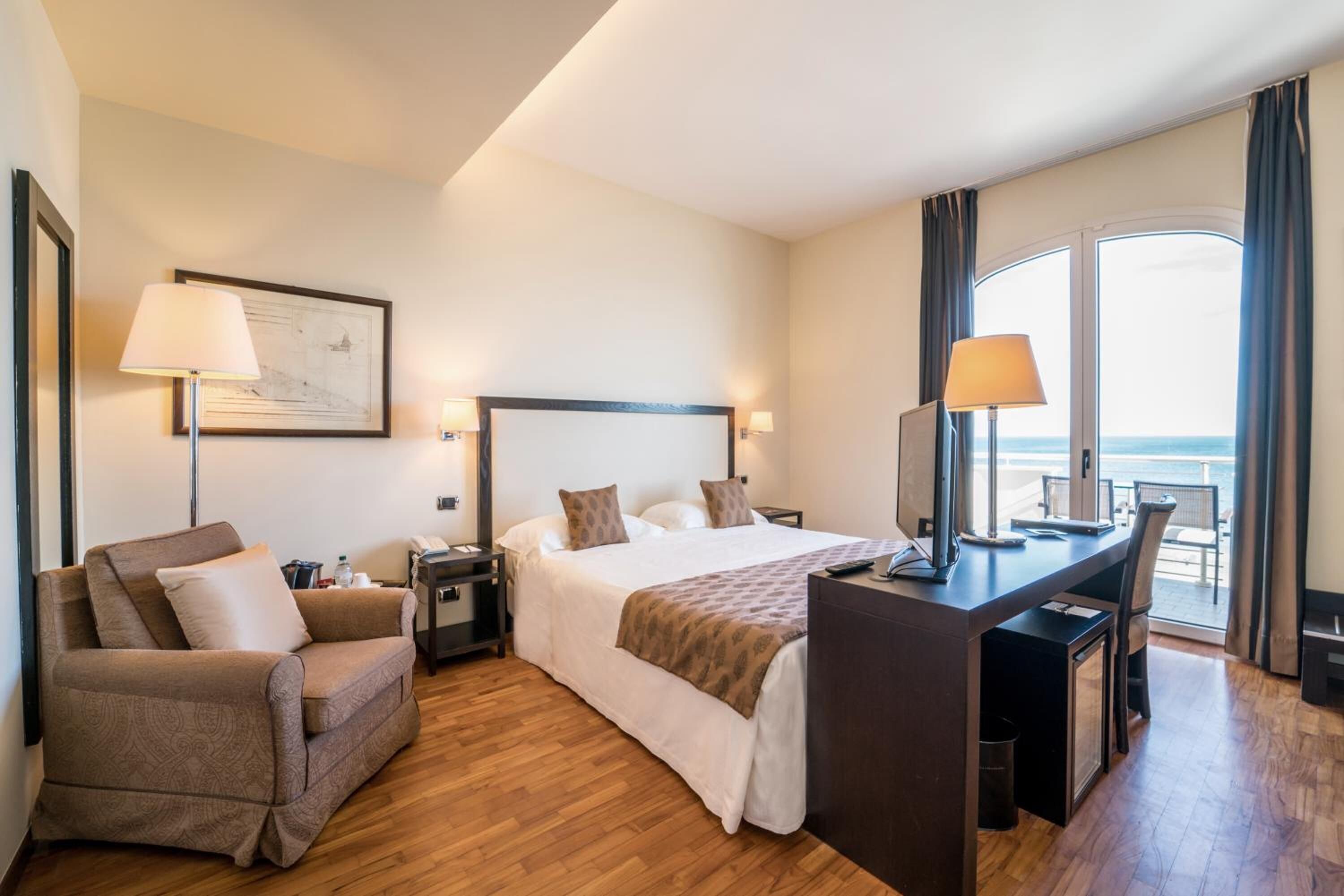 premium bedding, minibar, in-room safe, individually furnished