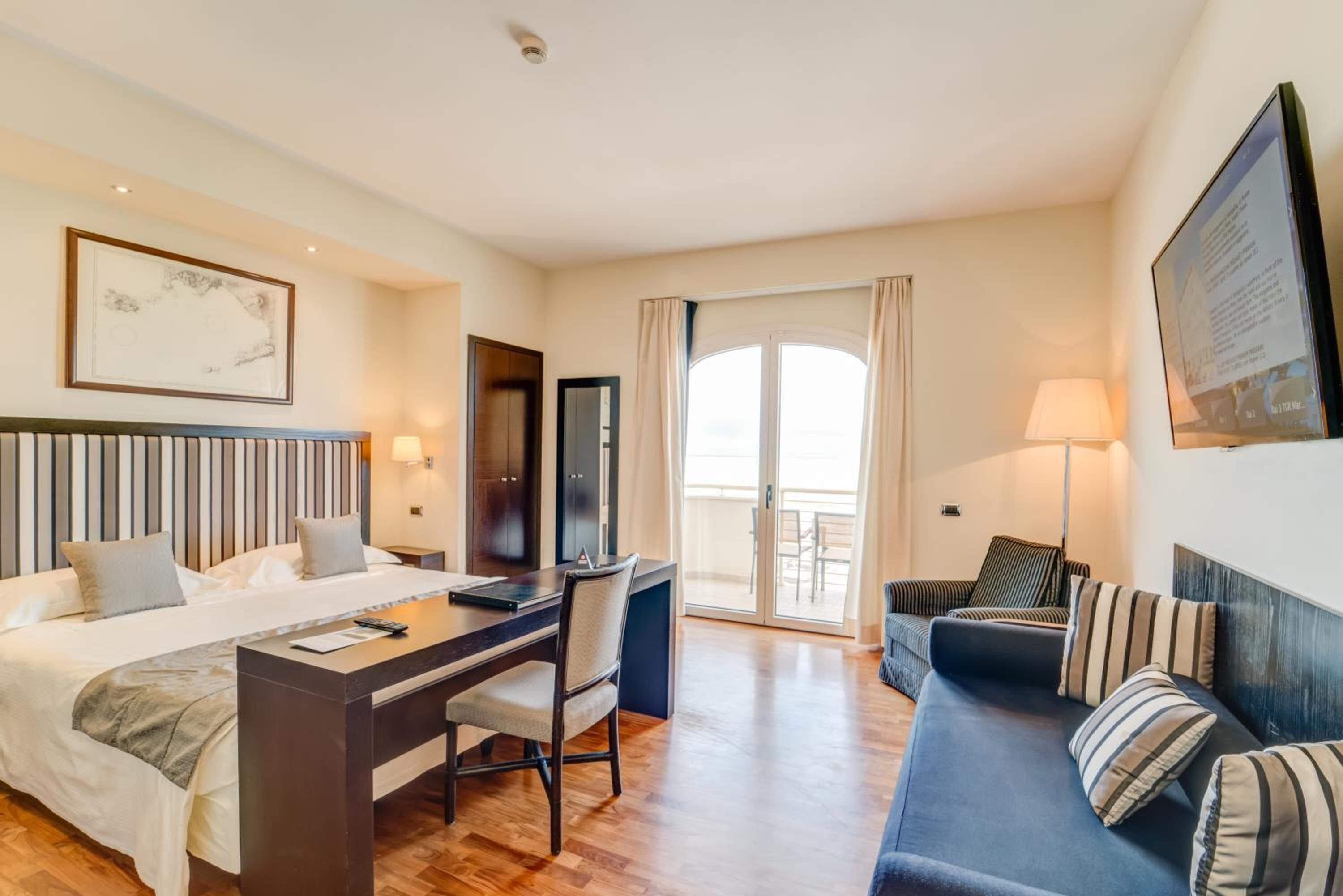 premium bedding, minibar, in-room safe, individually furnished