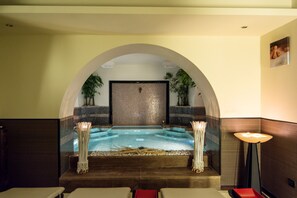 Indoor spa tub