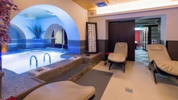 Bathtub spa indoor