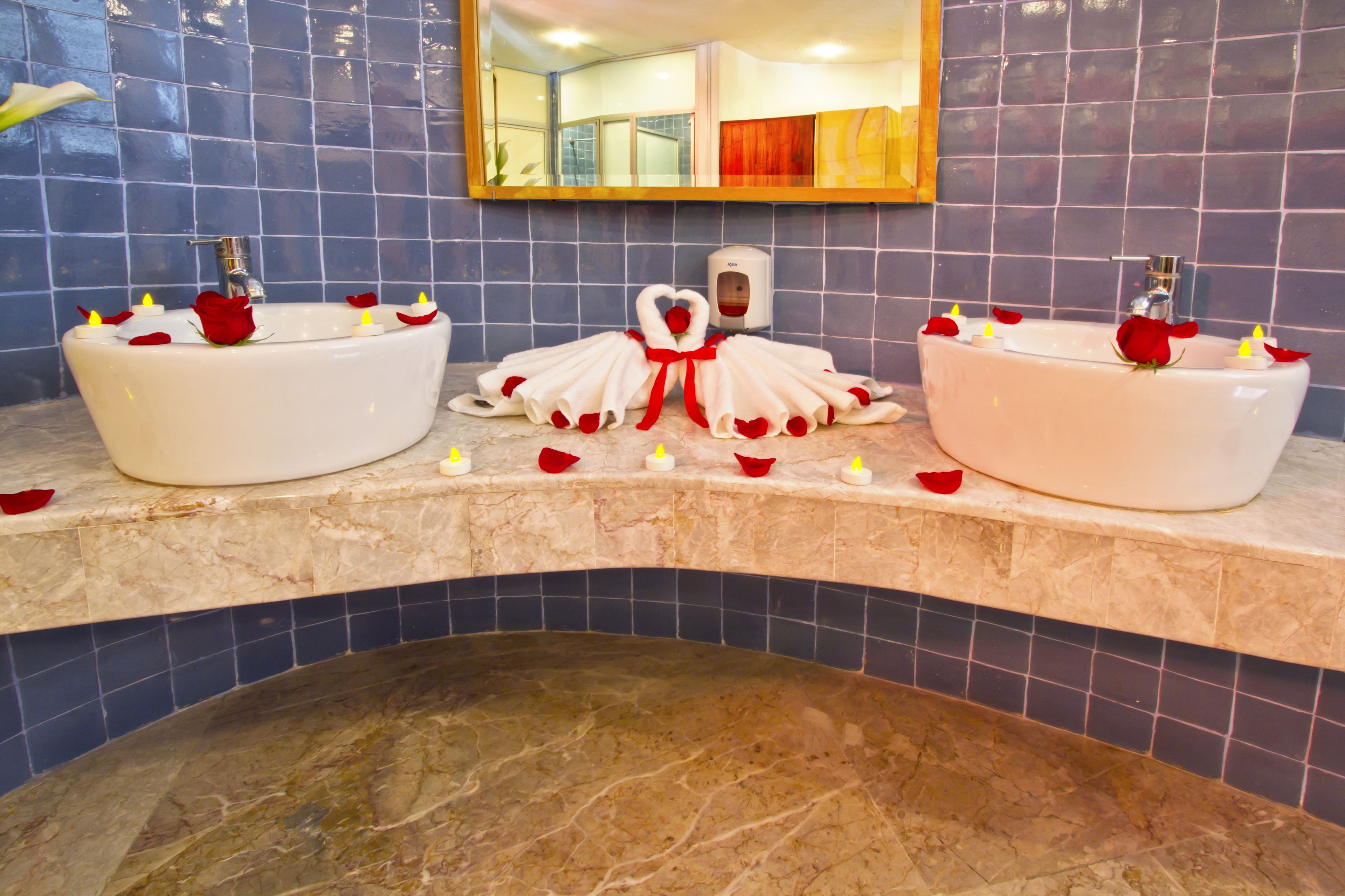 hot tub, steam room, body treatments, hydrotherapy, aromatherapy